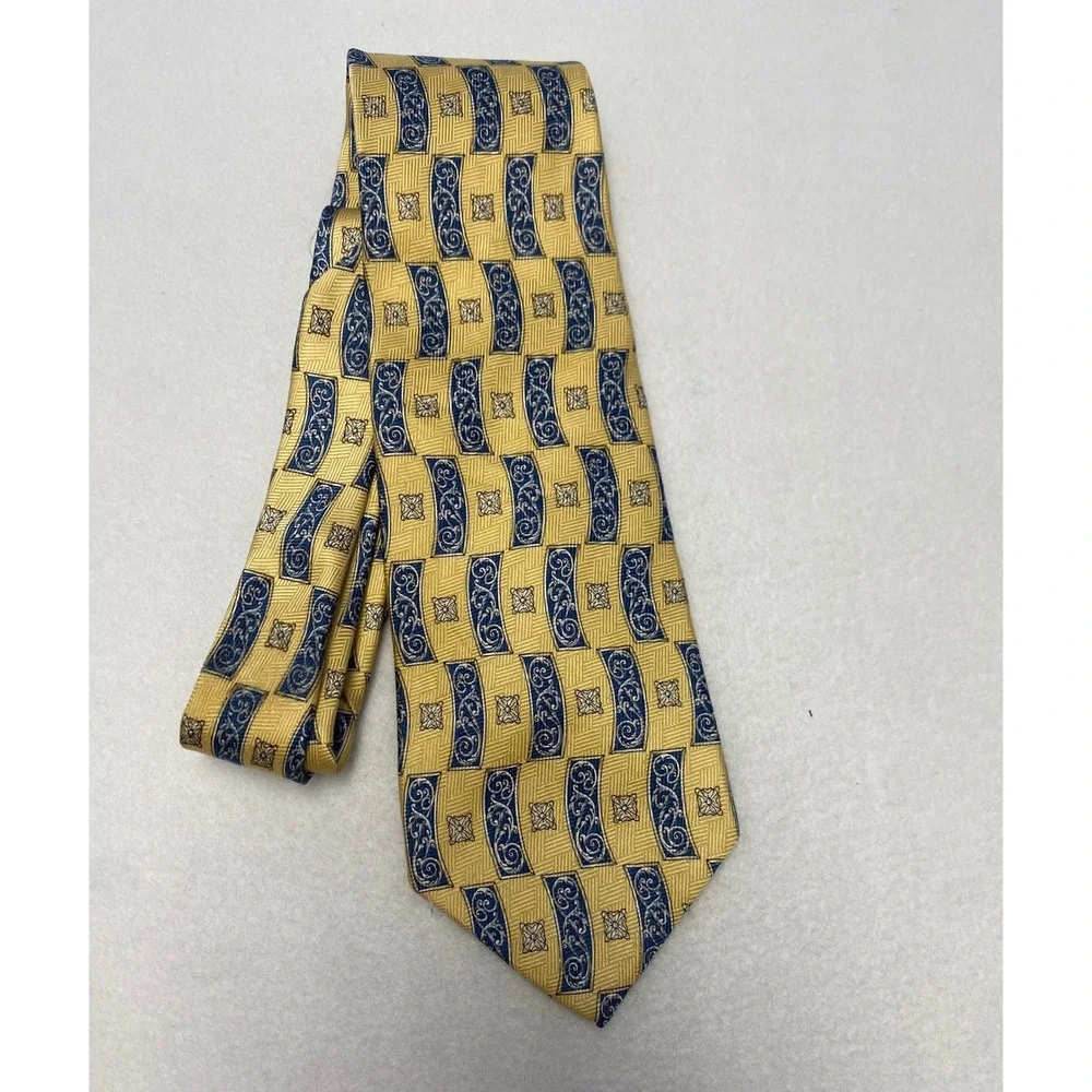 Sophisticated Silk Men's Tie Yellow Blue‎ Geometric Pattern Hand Finished